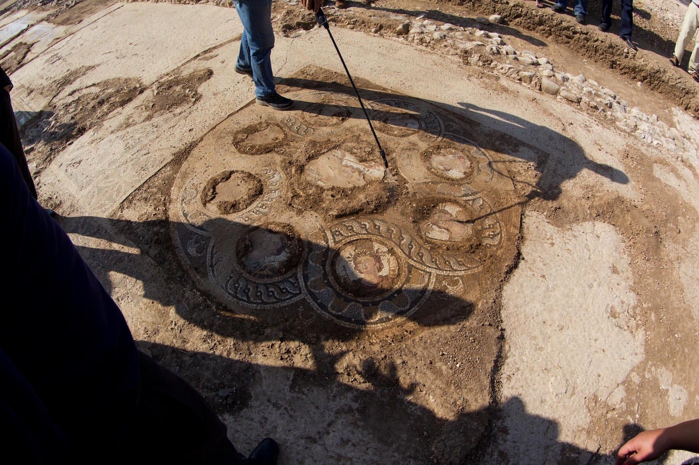 Υπ. Μεταφορών – Παρουσίαση αρχαιολογικού χώρου Ακάκι, Λευκωσία, Κύπρος Ο Υπουργός Μεταφορών, Επικοινωνιών και Έργων κ. Μάριος Δημητριάδης, στην παρουσίαση του αρχαιολογικού χώρου στην τοποθεσία Πιάθκια. // Min. Transport – Presentation of archaeological site Akaki, Lefkosia, Cyprus The Minister of Transport, Communications and Works, Mr Marios Demetriades, attends the presentation of the archeological site at the location Piadhia.