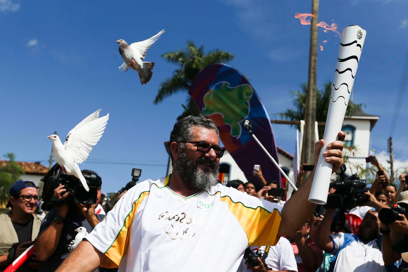 The Olympic torch relay for Rio 2016 in Corumbá de Goiás (photo by Marcelo Camargo/Agência Brasil, via Wikimedia)