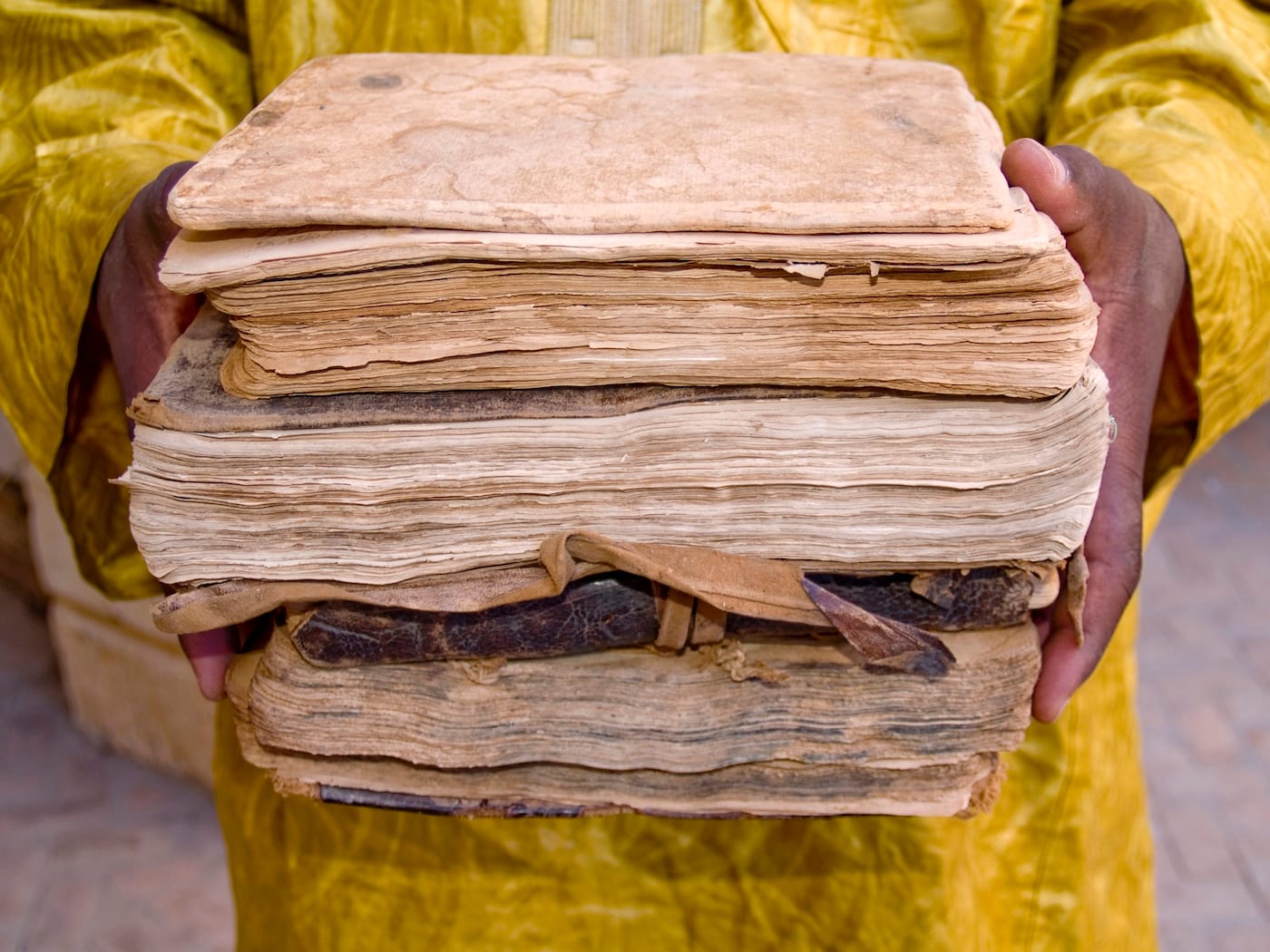 Seydou Camara, "Untitled" (2009), inkjet print, image: 13 5/8 × 18 1/8 in; sheet: 14 1/8 × 18 5/8 in (courtesy of the artist, © Seydou Camara)