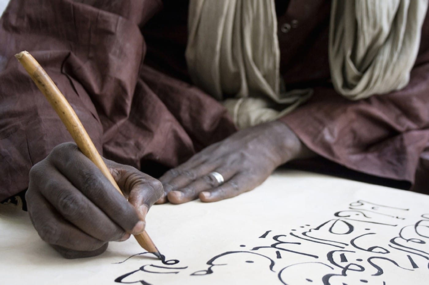 Seydou Camara, "Untitled" (2013), inkjet print, image: 13 5/16 × 20 in; sheet: 13 13/16 × 20 1/2 in (courtesy of the artist, © Seydou Camara)