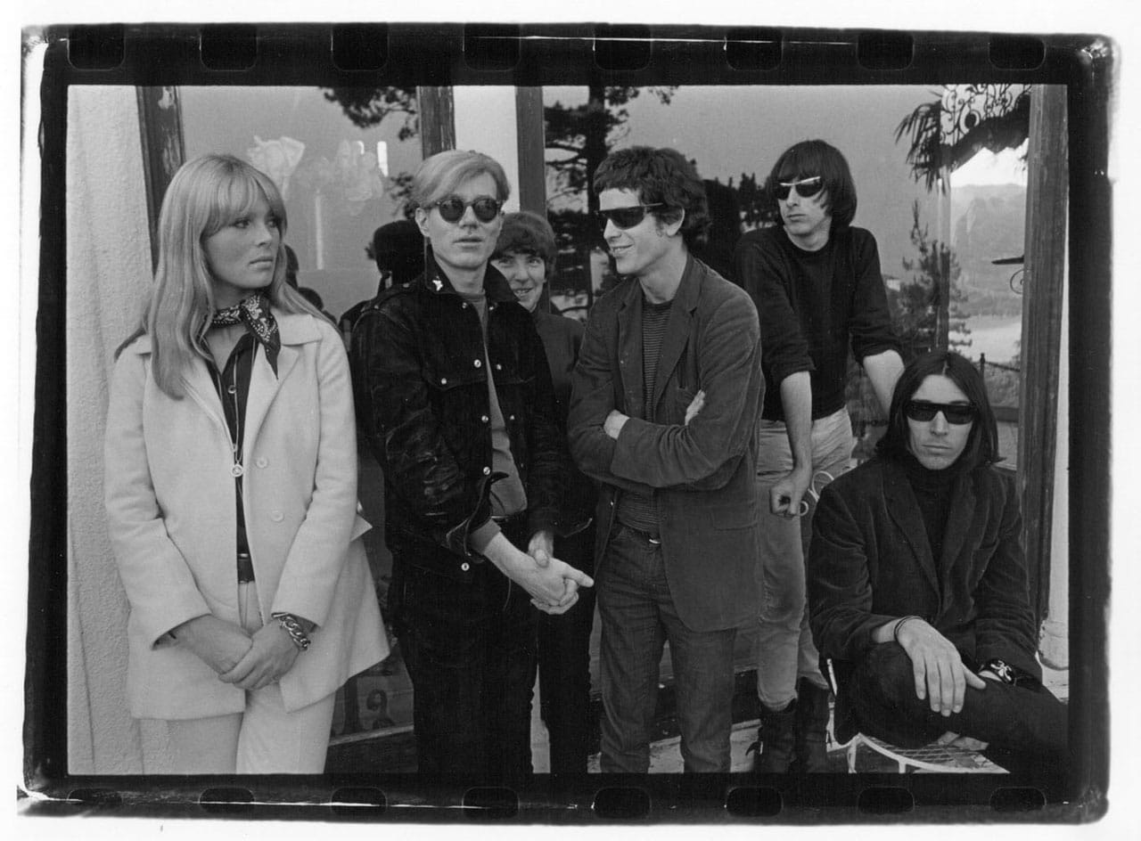 Gerard Malanga, “Velvet Underground & Nico with Andy Warhol in the Hollywood Hills” (1966) (© Gerard Malanga, courtesy Galerie Caroline Smulders Paris)