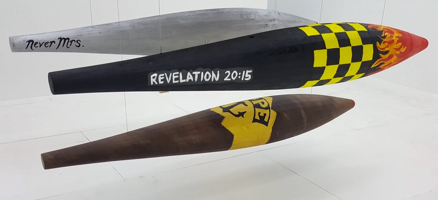 Closeup view of Marianne Vitale's "How'm-I-doin'" (2016) (photo by the author for Hyperallergic)