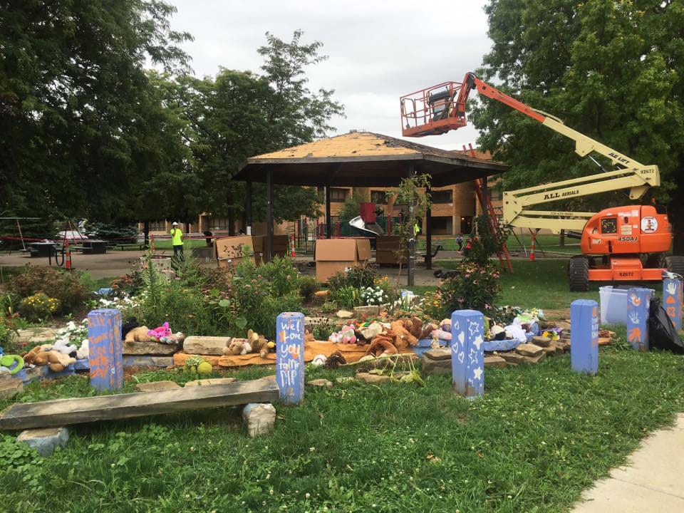 The demolition of the gazebo (photo by Christen DuVernay)