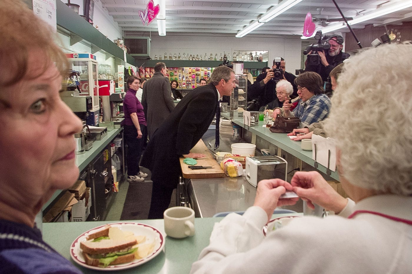 Stephen Crowley, "A Diner in Iowa" (2000) (© Stephen Crowley / The New York Times)