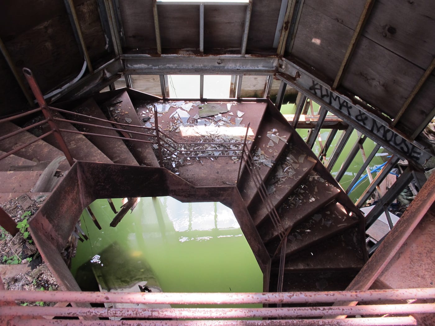 Elizabeth Albert with Marie Lorenz, "Party Barge in Deep Decline – Interior from The Tide and Current Taxi" (2005 – present), digital photograph (courtesy of the artists)