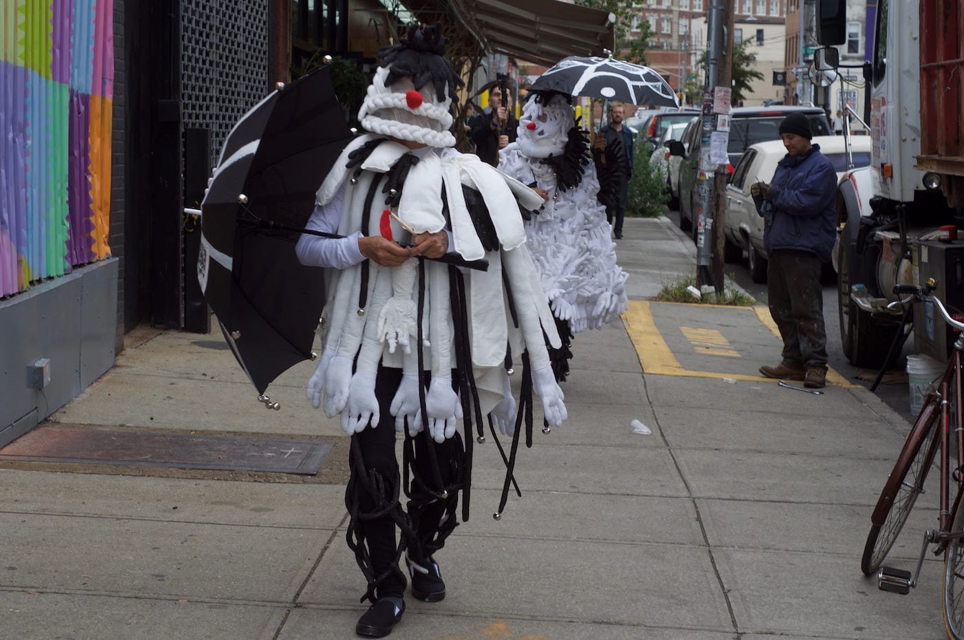 Performance art on Bogart Street during Bushwick Open Studios 2016 (photo by Hrag Vartanian for Hyperallergic)