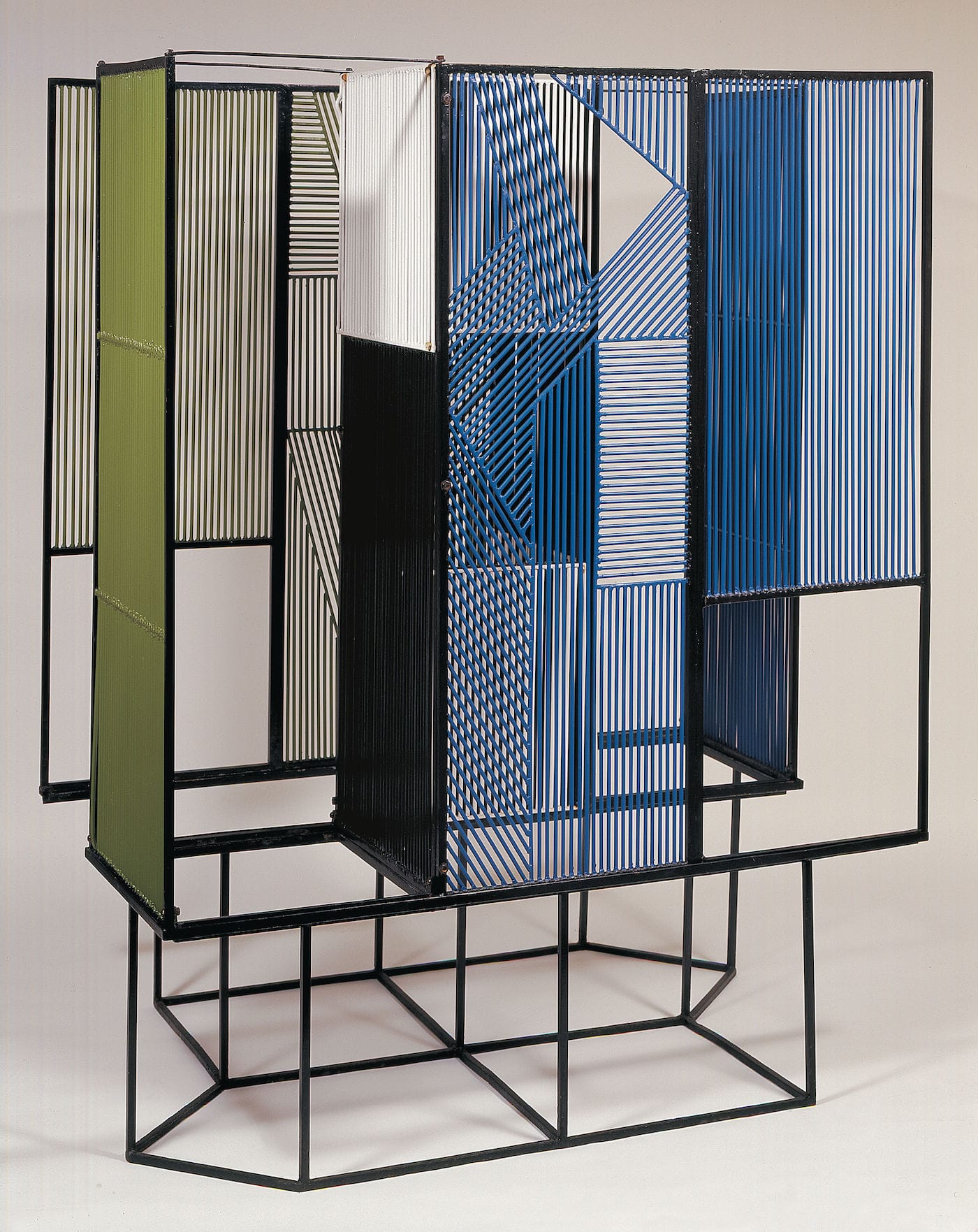 Jesús Rafael Soto, "Pre-penetrable" (1957), painted iron, 65 3/16 x 49 5/8 x 33 7/16 in, gift of Patricia Phelps de Cisneros through the Latin American and Caribbean Fund in honor of Federica Rodriguez-Cisneros (© 2016 / Artists Rights Society [ARS], New York / ADAGP, Paris)