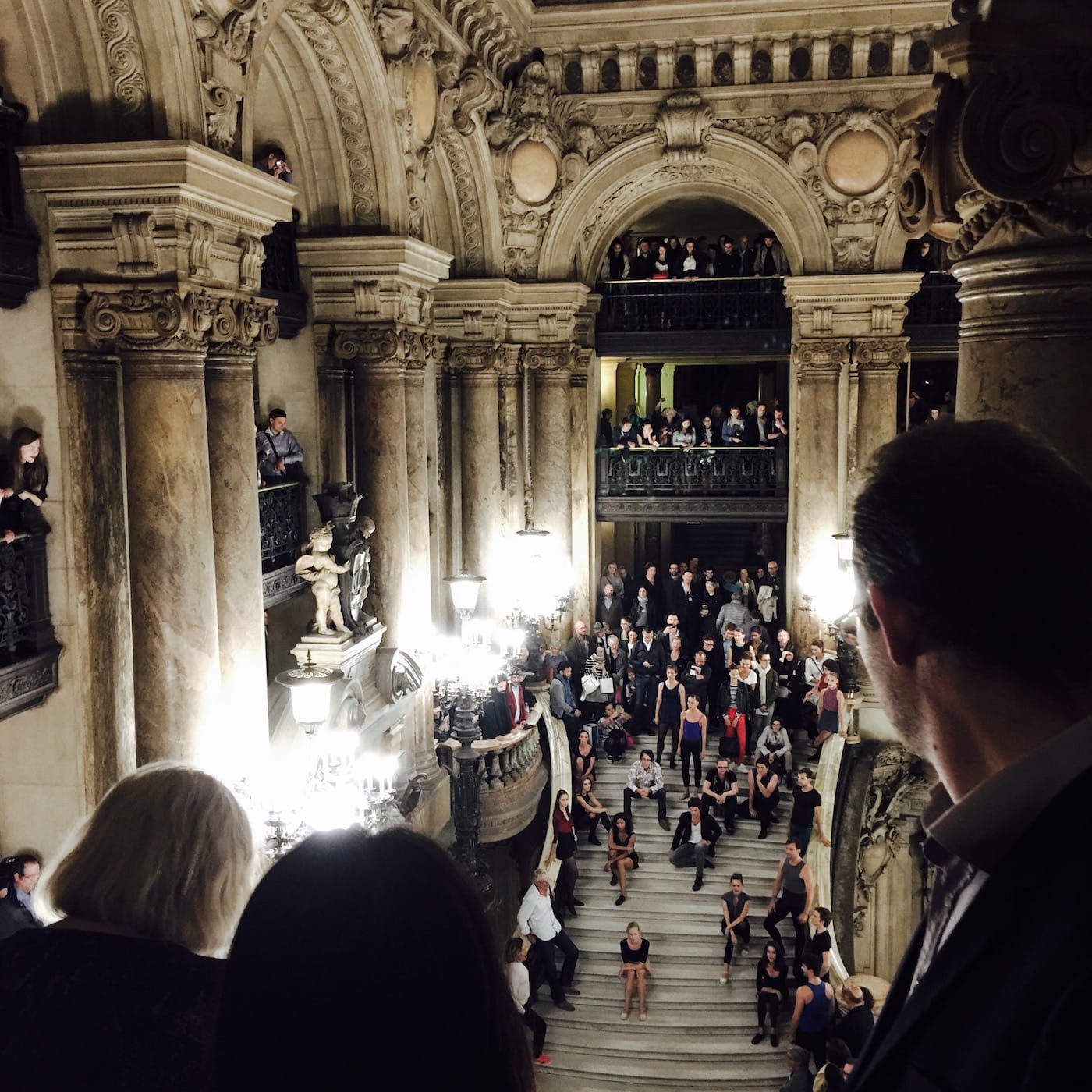 View of Tino Sehgal's "Untitled" (2016) in progress (all images by Cheri Pitchapa Supavatanakul)