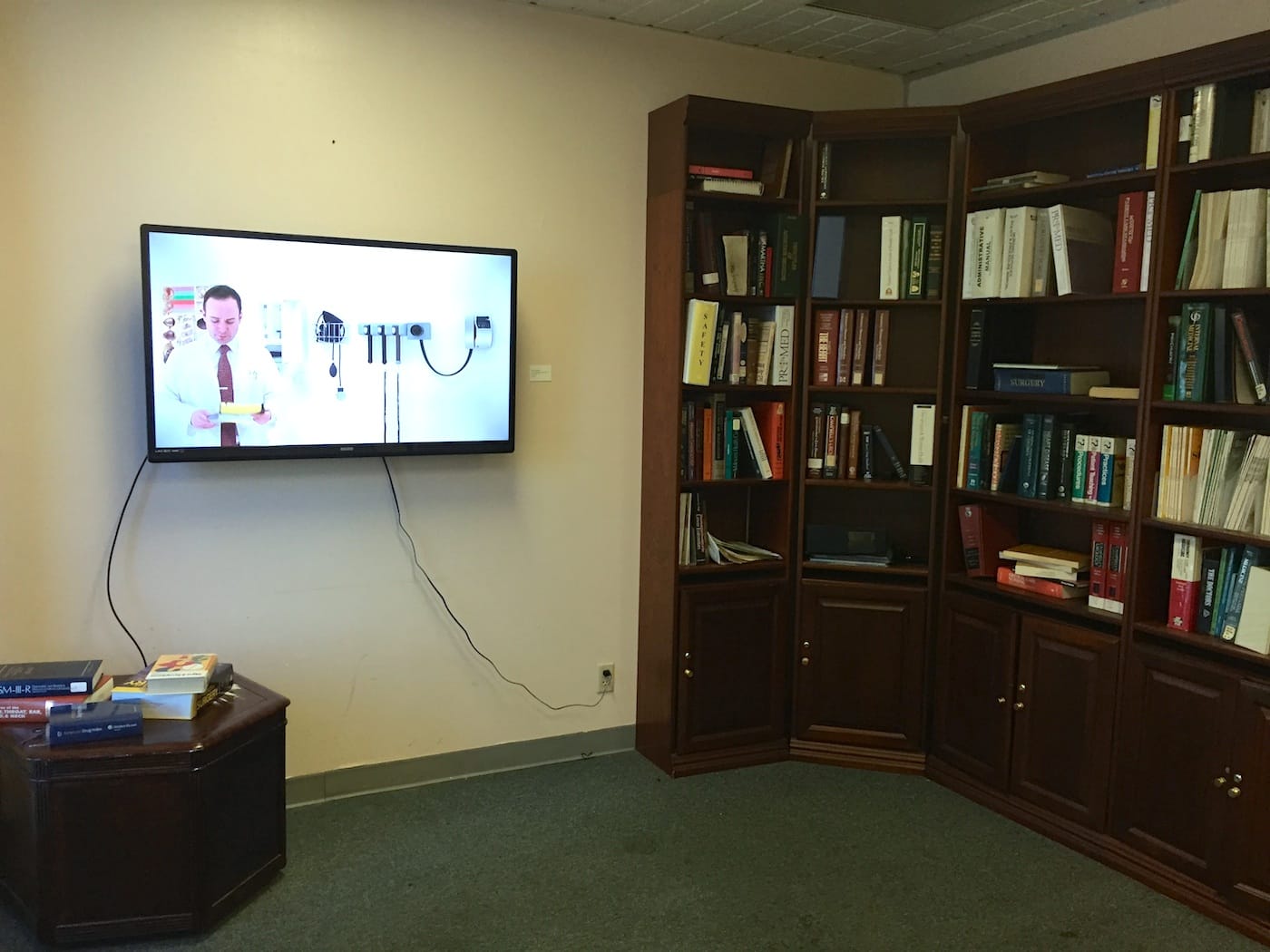 Patrick McElnea, "Dr. Super Igor (single channel version)" (2015), HD color video with sound