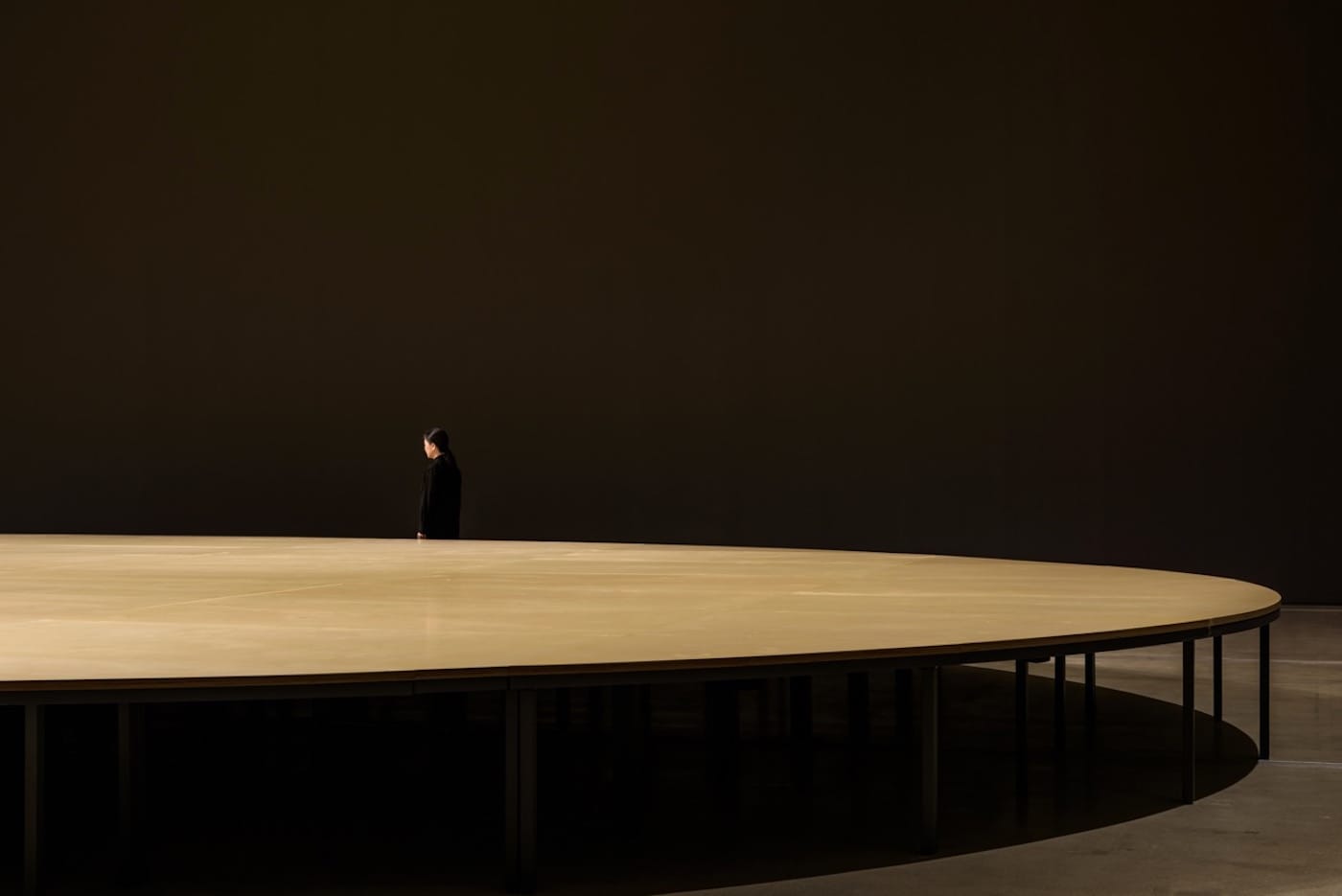 Kimsooja, "Archive of Mind" (2016), installation view with sound performance "Unfolding Sphere" (image courtesy of the National Museum of Modern and Contemporary Art (MMCA) and Hyundai Motor Co.; photo by Jeon Byung Cheol)