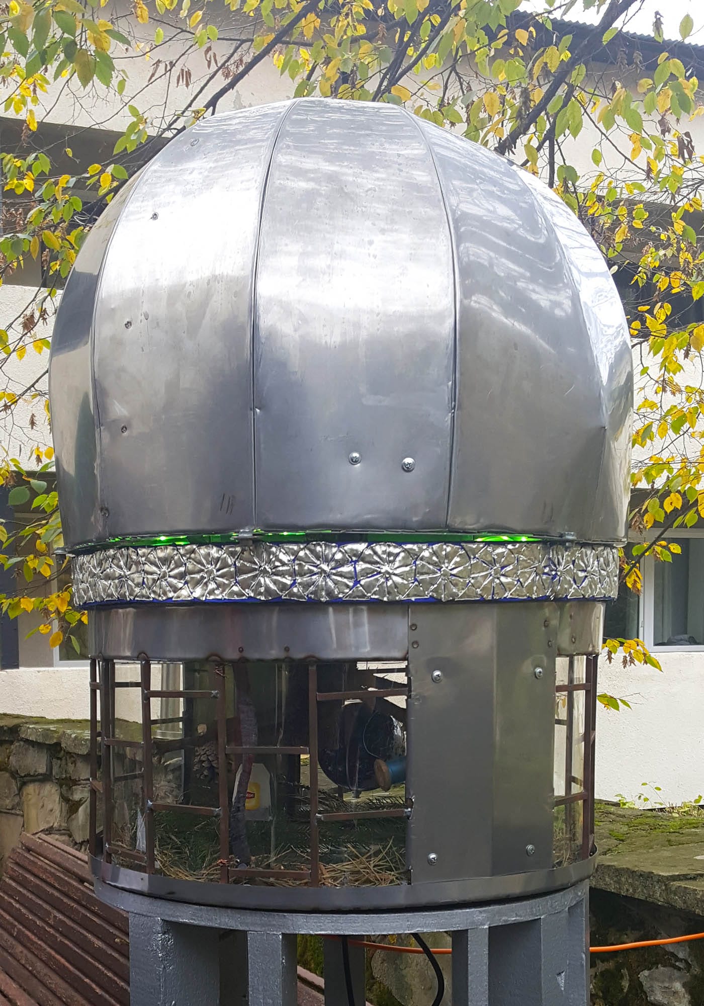 Irina Korina, "Svetilishcha" (2016), objects, mixed media