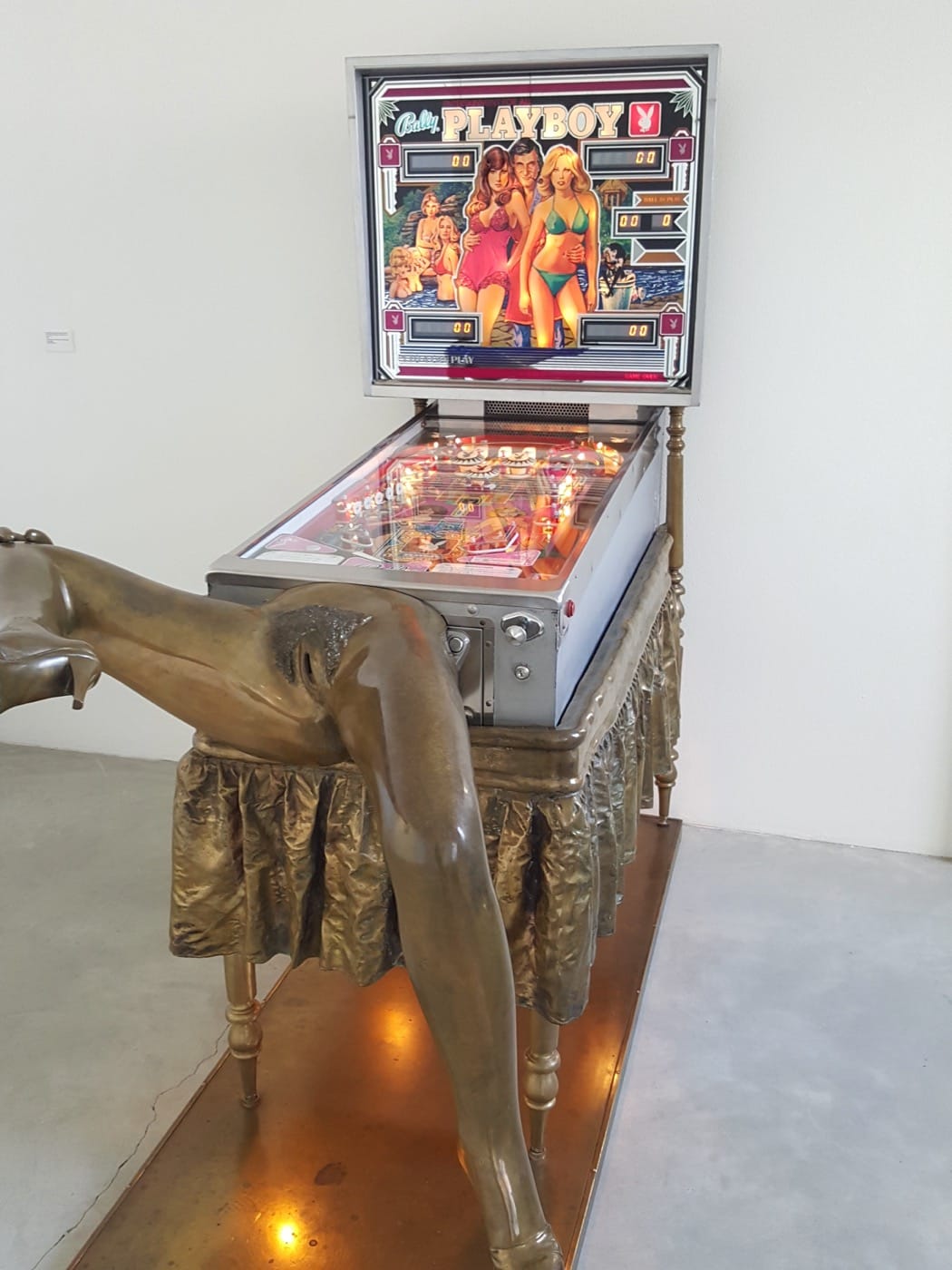 kienholz-pinball-machine