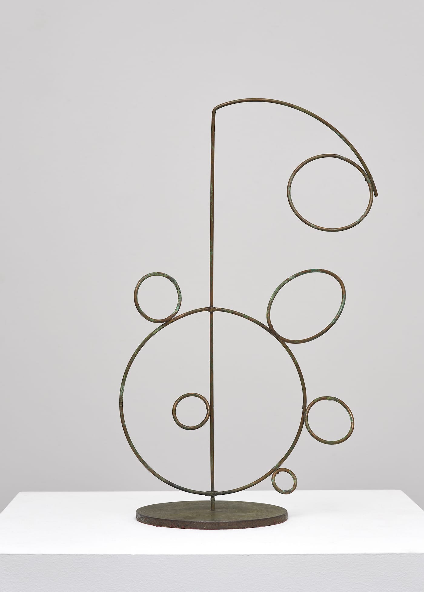 Loló Soldevilla, "Stabile" (1954), bronze and metal, 18 1/4 x 14 inches (courtesy David Zwirner, New York/London and TRESART)