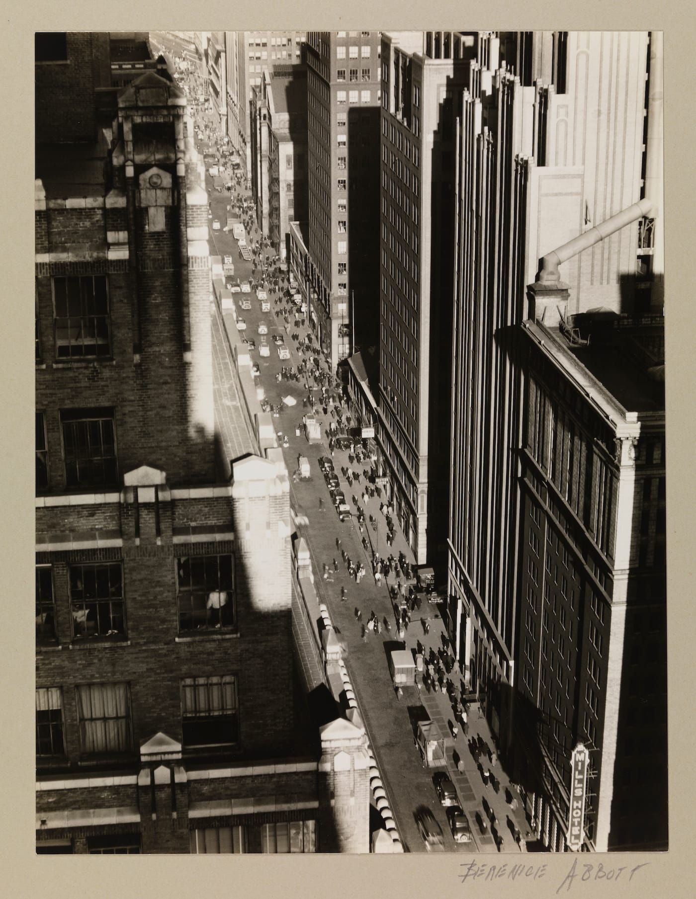Berenice Abbott, "Seventh Avenue, looking north from 35th Street" (December 5, 1935), gelatin silver print (courtesy Museum of the City of New York, Museum Purchase with funds from the Mrs. Elon Hooker Acquisition Fund)