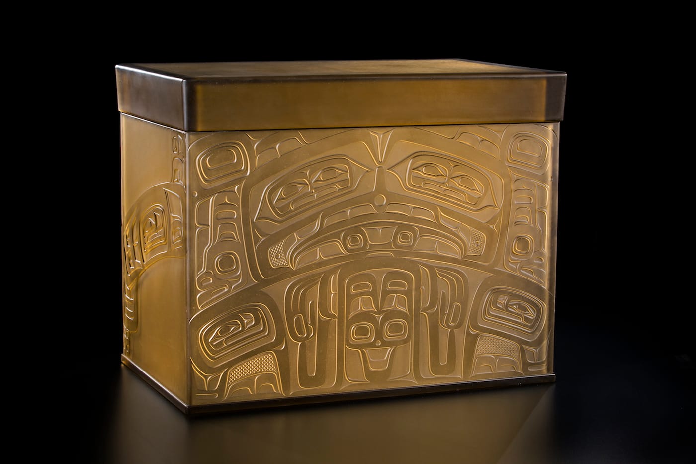 Preston Singletary, Tlingit Storage Chest (2015), glass, 24 x 31 x 19 in, purchase 2015 Contemporary Art Society of Great Britain Fund and Mr. and Mrs. William V. Griffin Fund (© Preston Singletary, photo provided by Blue Rain Gallery)