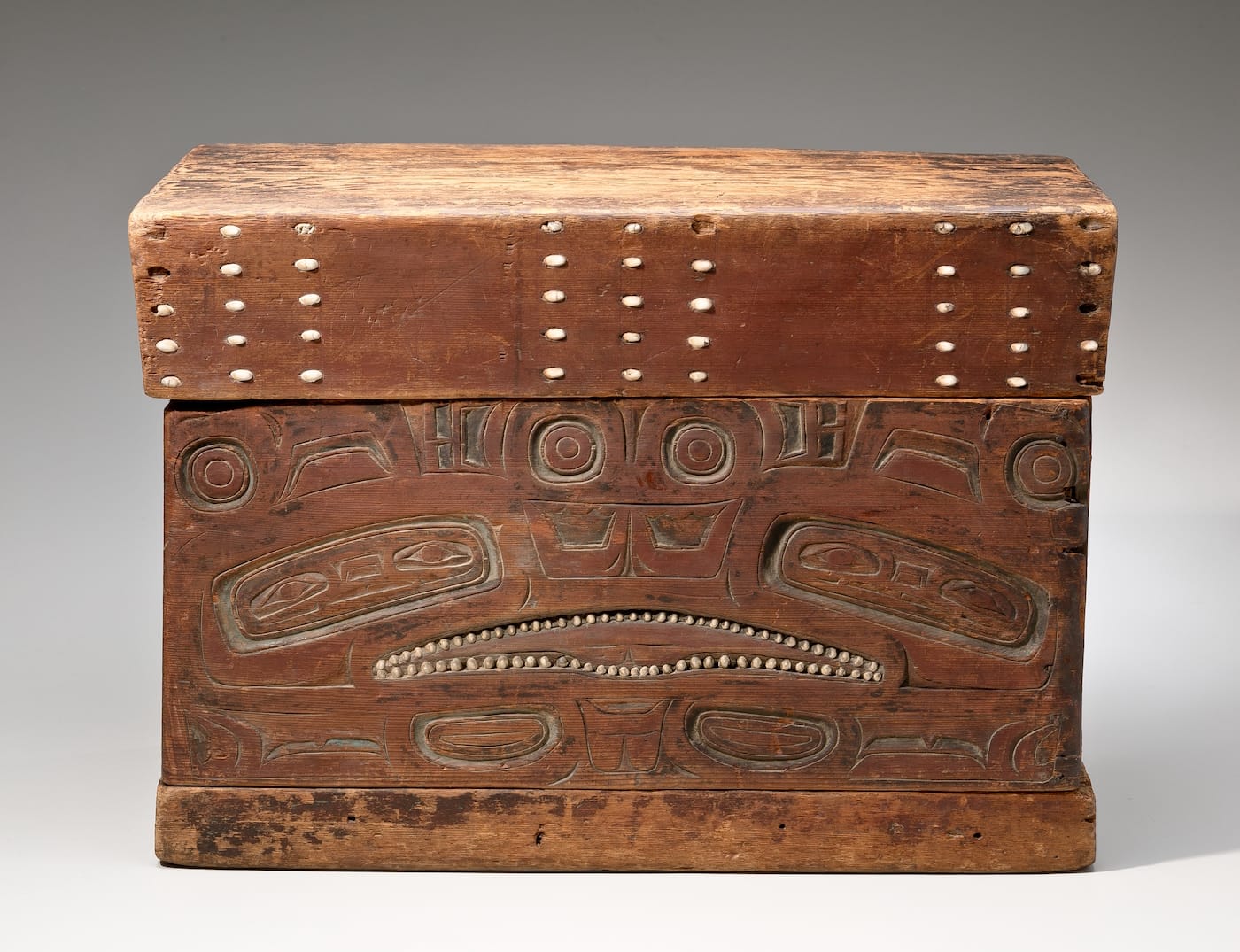 Tlingit artist, Alaska, Chest (late 18th century–early 19th century), cedar, paint, operculum shell, 11 x 22 1/2 x 13 1/4 in, purchase 1966 Sophronia Anderson Bequest Fund