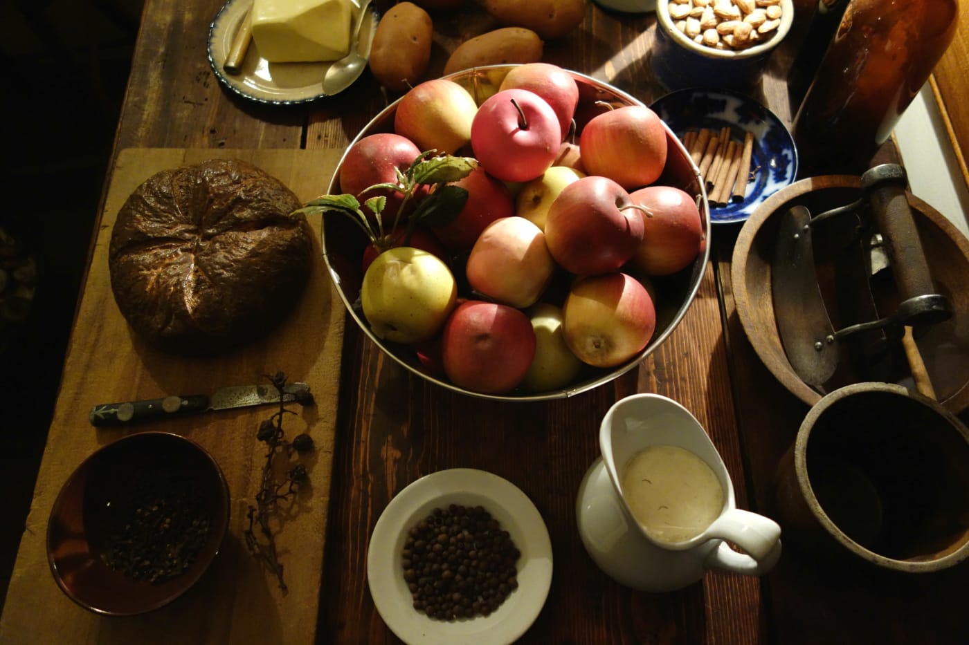 Food display at the Tenement Museum in New York City (photo by the author for Hyperallergic)