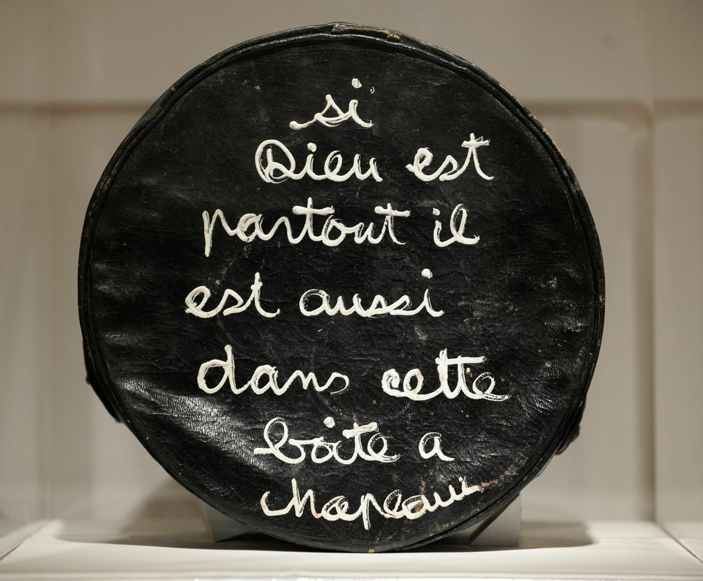 Ben Vautier, "Si Dieu est partout ...” ("If God is Everywhere ...", 1962), acrylic on object