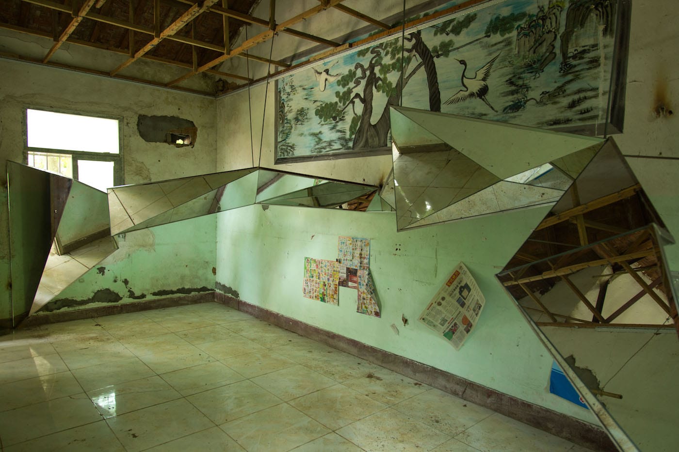 Xue Wenwen, "Wormhole" (2016) (all photos by the author for Hyperallergic)