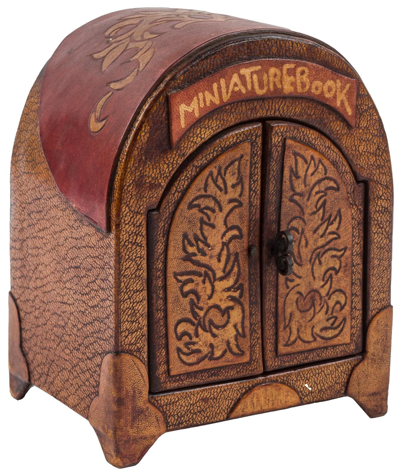  Osami Nakao's leather case for a pair of miniature books