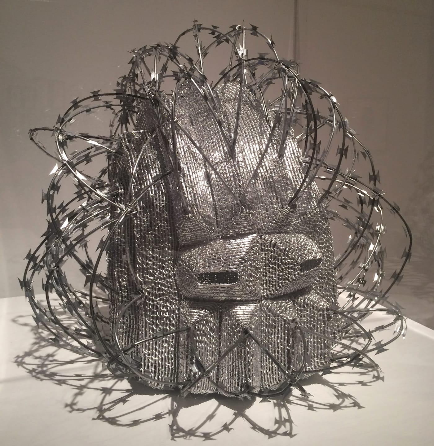 Walter Oltmann, "Razor Helmet I" (2014) (photo Benjamin Sutton/Hyperallergic)