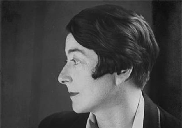 Eileen Gray in 1910 (photo via Wikipedia)
