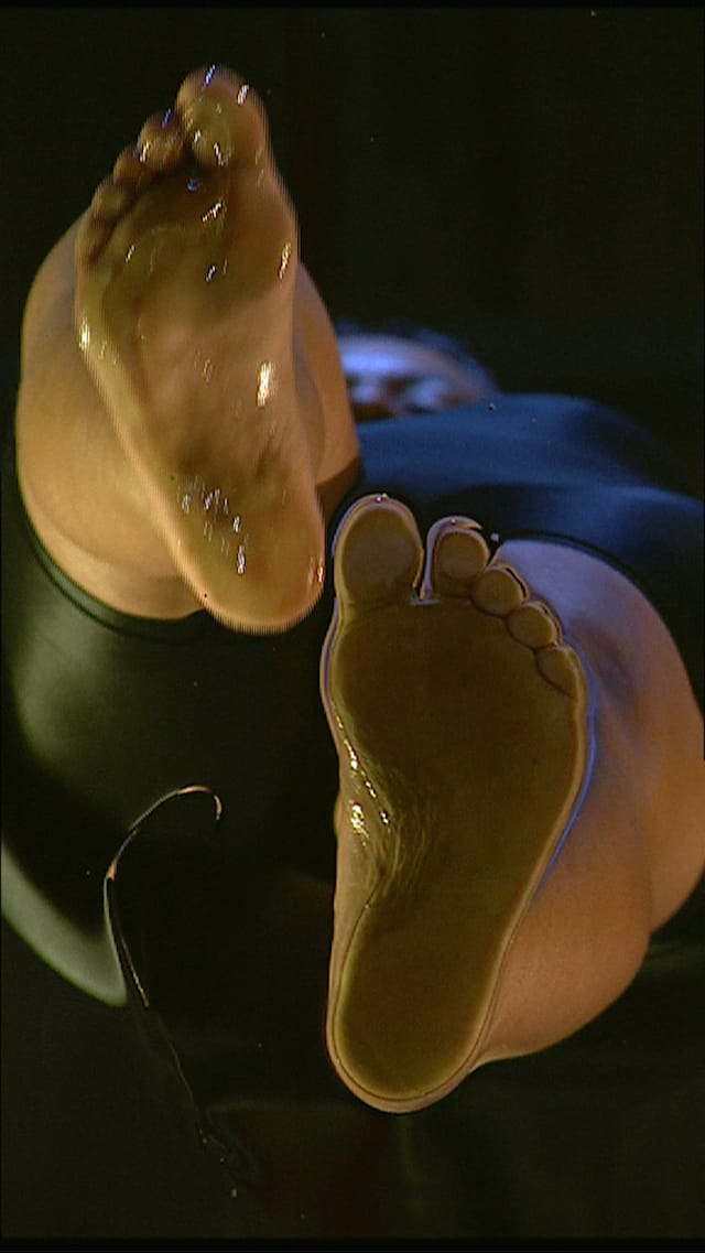 Berni Searle, "A Matter of Time" (2003), single-channel video projection, 3:30 (© Berni Searle)