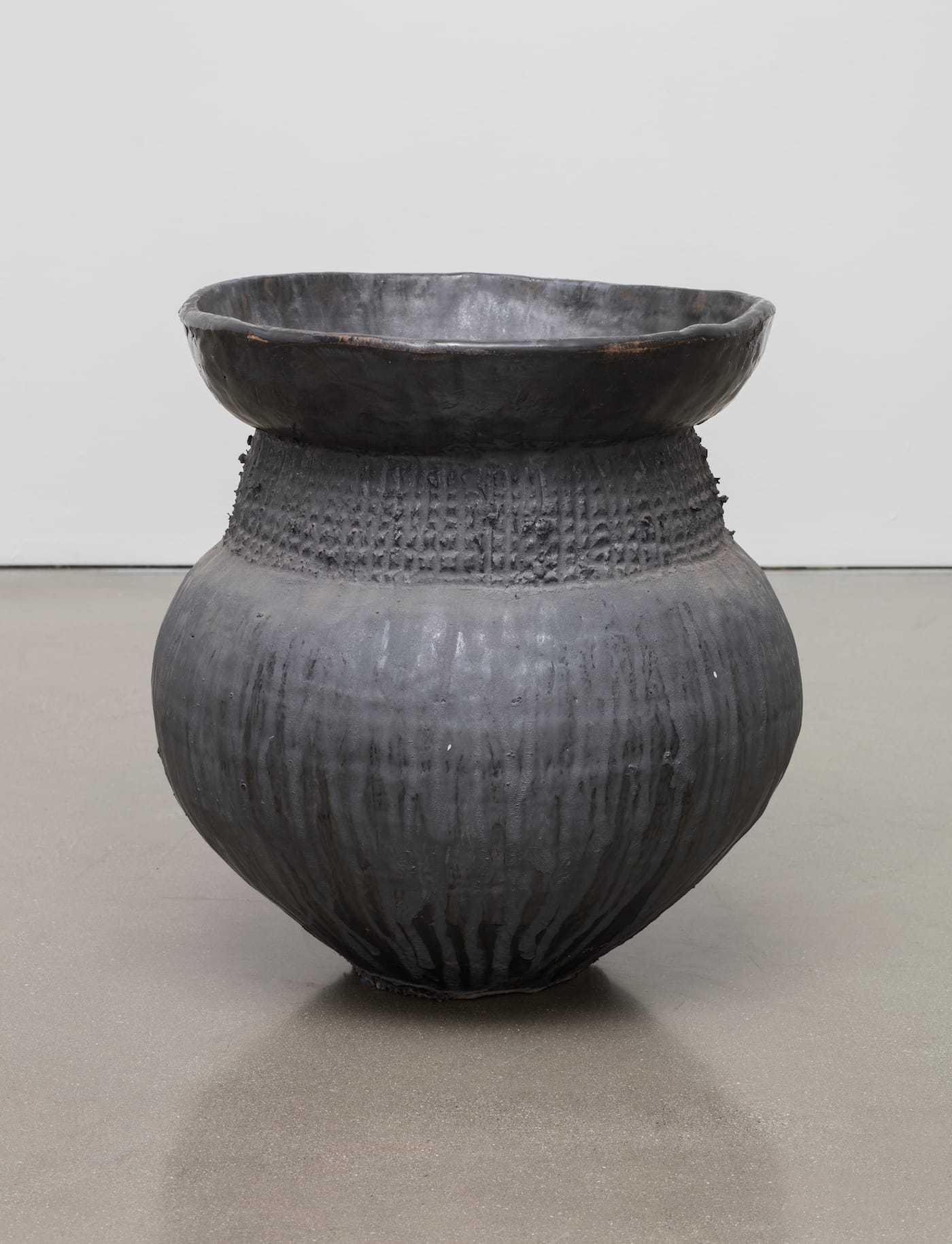 Theaster Gates, "The Bank" (2016), glazed ceramic, 20 1/4 x 17 3/4 x 17 in