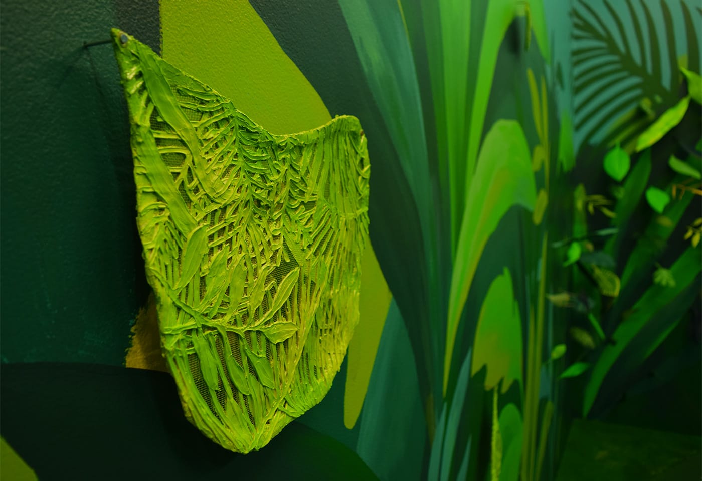 Adrienne Elise Tarver, "Untitled" (2017), acrylic latex caulking and spray paint on wire mesh, 10 x 14.5 in