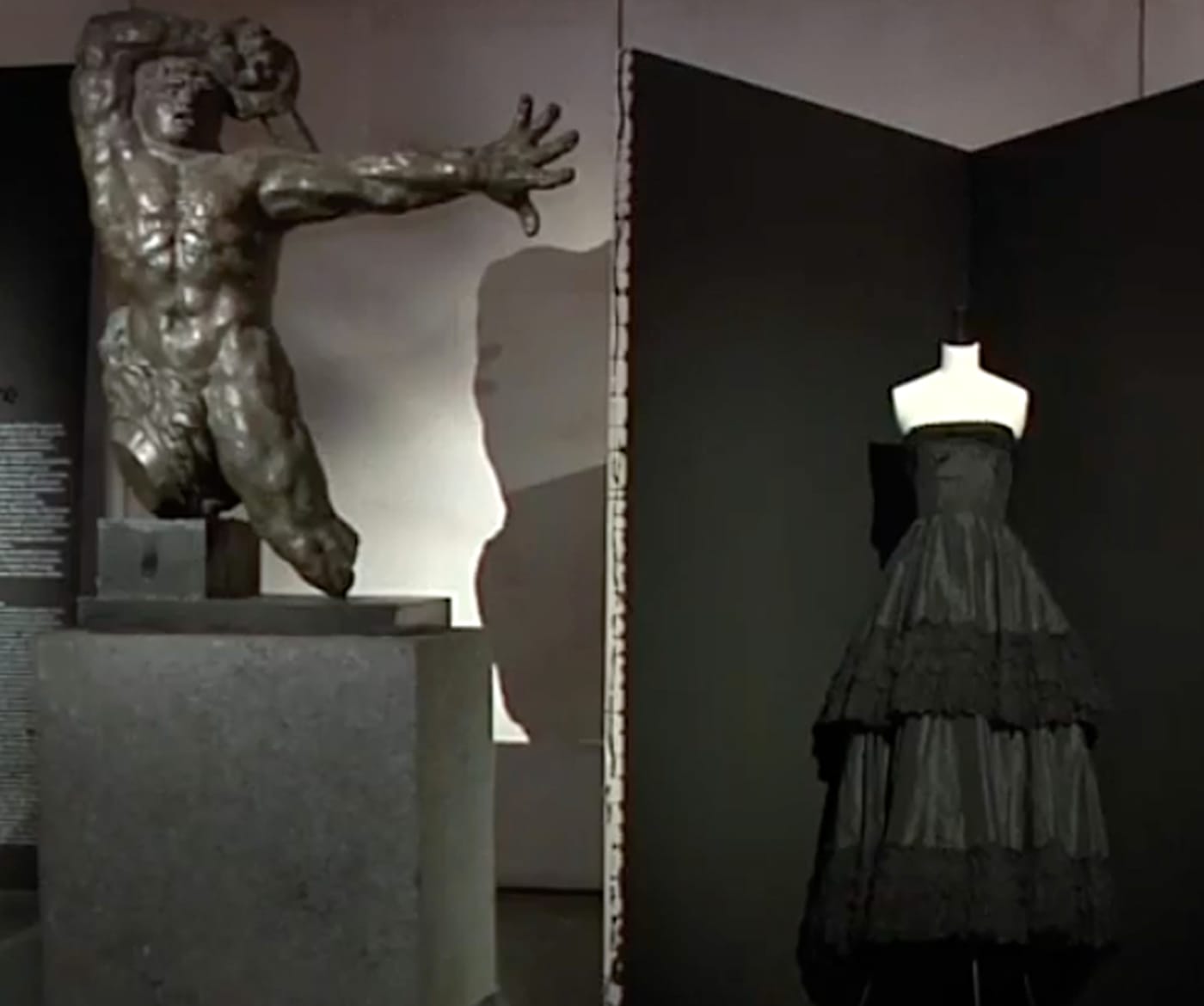 Installation view of Balenciaga, l'oeuvre au noir at the Musée Bourdelle (photo by the author for Hyperallergic)