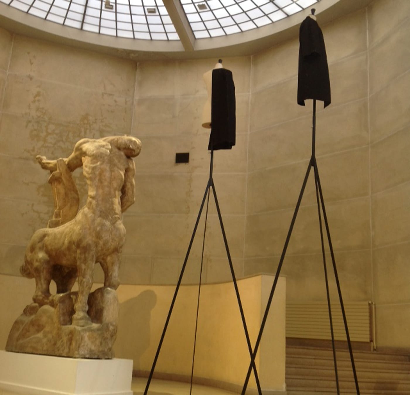 Installation view of Balenciaga, l'oeuvre au noir at the Musée Bourdelle (photo by the author for Hyperallergic)