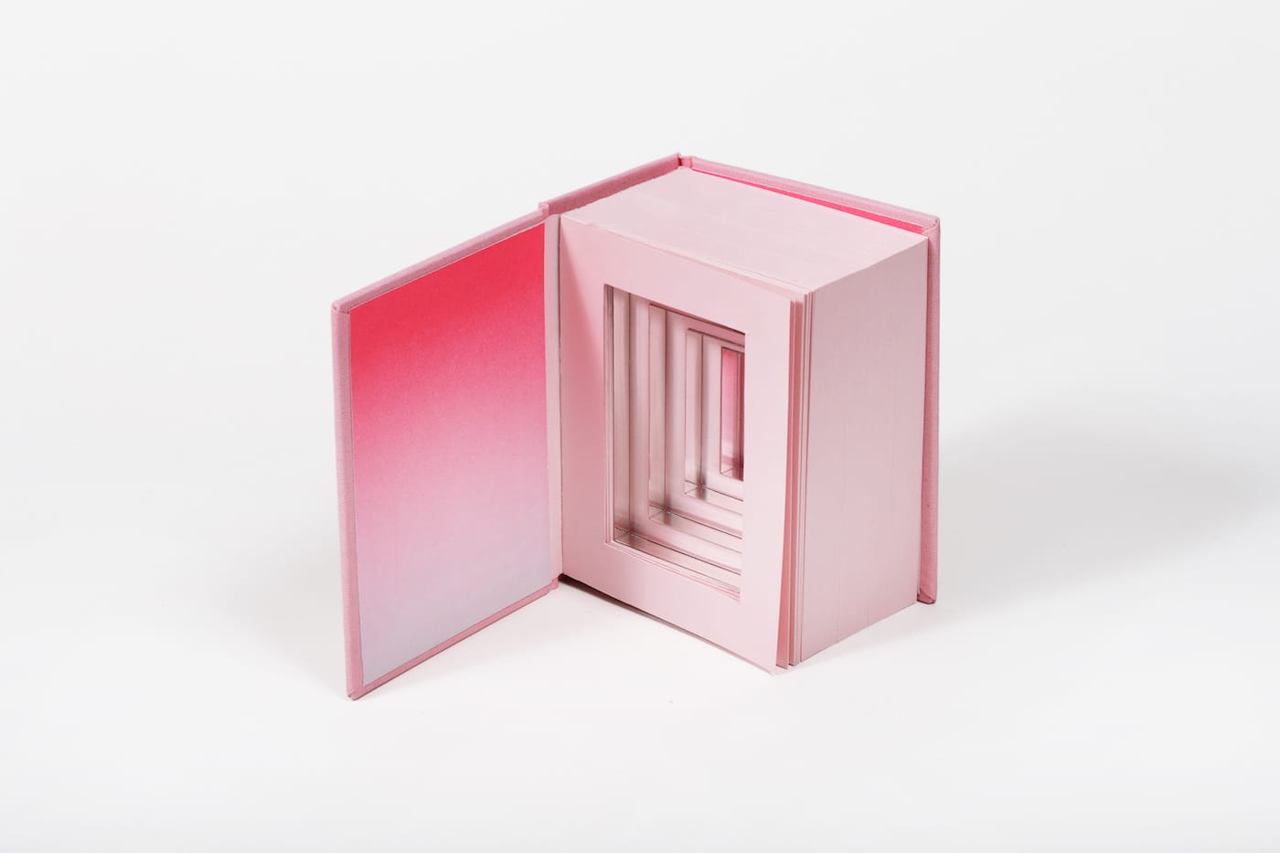 Paperweight sculpture by Camilla Iliefski (courtesy the artist and Fisher Parrish Gallery)