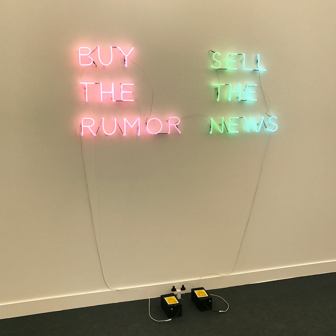 A neon sculpture by Asuncion Molinos Gordo in the Travesía Cuatro booth