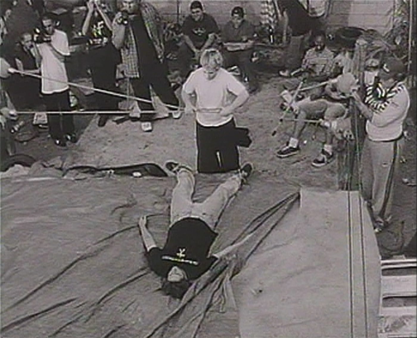 Cameron Jamie, "BB" (1998–2000), still from Super 8 film transferred to 35mm with soundtrack by The Melvins, 18 minutes, 20 seconds (© Cameron Jamie; courtesy the artist, Gladstone Gallery, New York and Brussels)