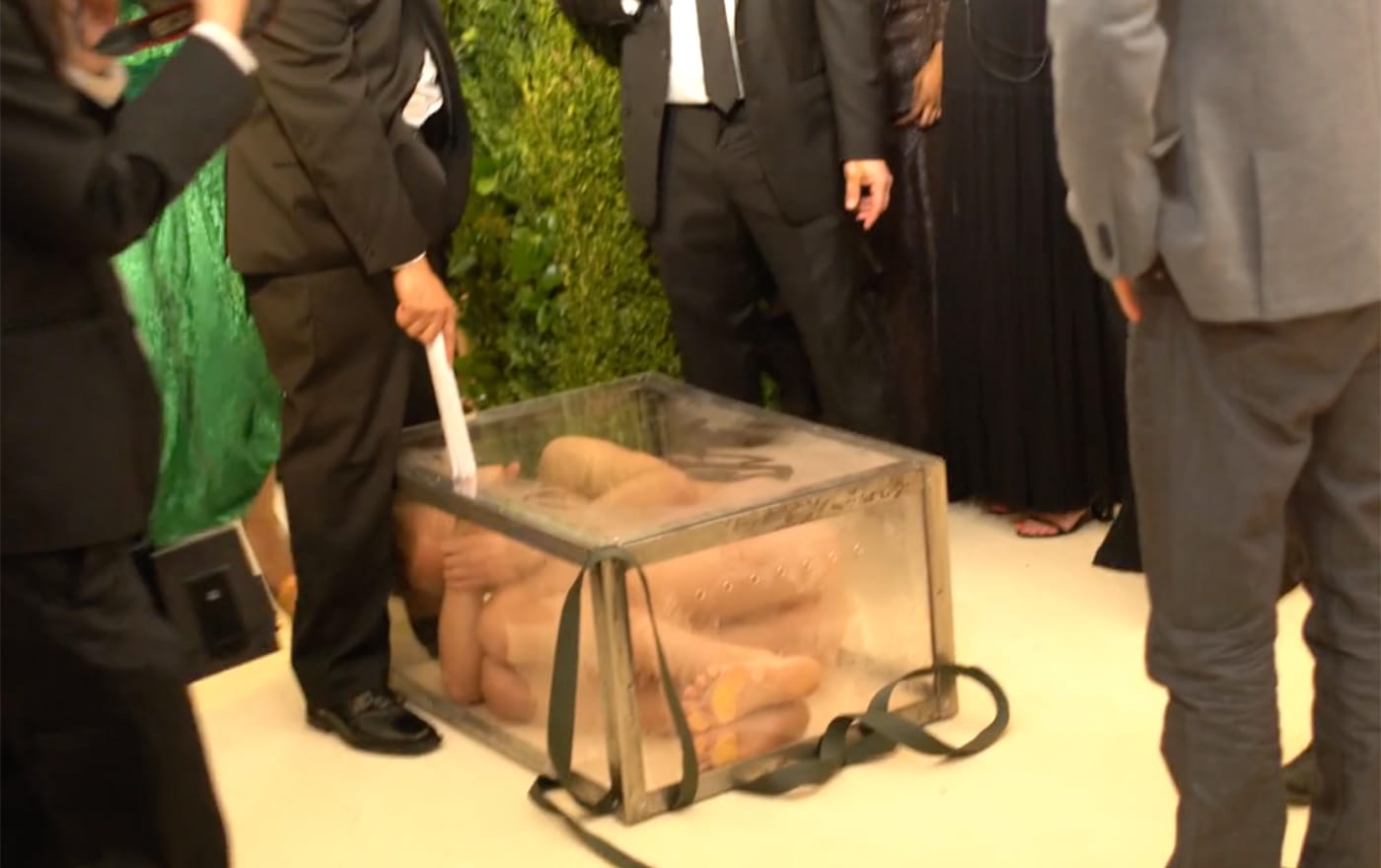 Artist Fyodor Pavlov-Andreevich arrives at the 2017 Met Gala (screenshot by the author via Vimeo)