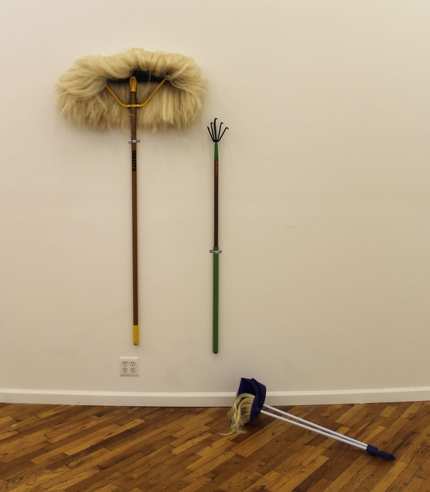 On wall: Kenya (Robinson), "Circassian Gothic" (2016), synthetic hair, plastic, metal, cut aquarium tubing and cultivator; on floor: Kenya (Robinson), "Reclining Blue" (2016), synthetic hair, plastic, metal, cut cocktail straws