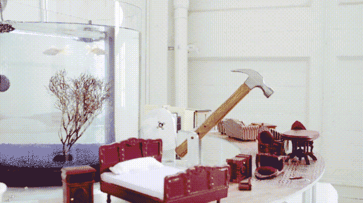 Smashie in action (gif by Hyperallergic)