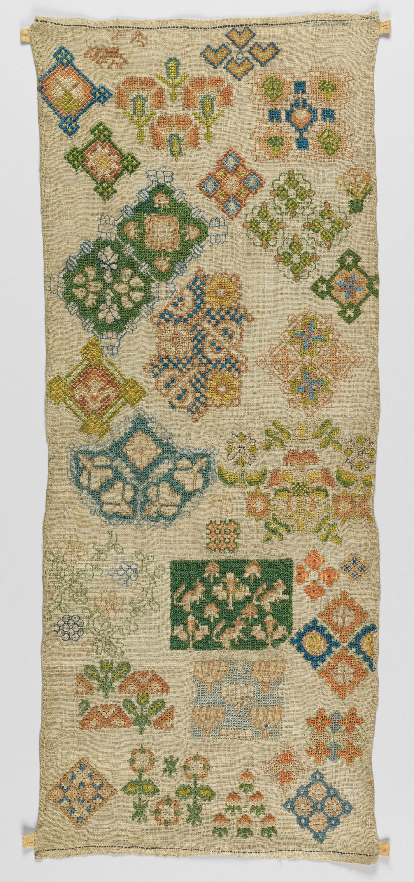 Spot motif sampler (17th century) (© The Fitzwilliam Museum, University of Cambridge)