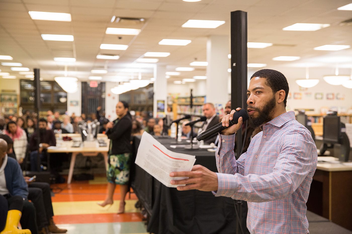 David Gaskin, S.O.S. Crown Heights program manager, facilitates the discussion for Theater of War, April 6, 2017 at Brooklyn Public Library, Crown Heights (photo by Gregg Richards)