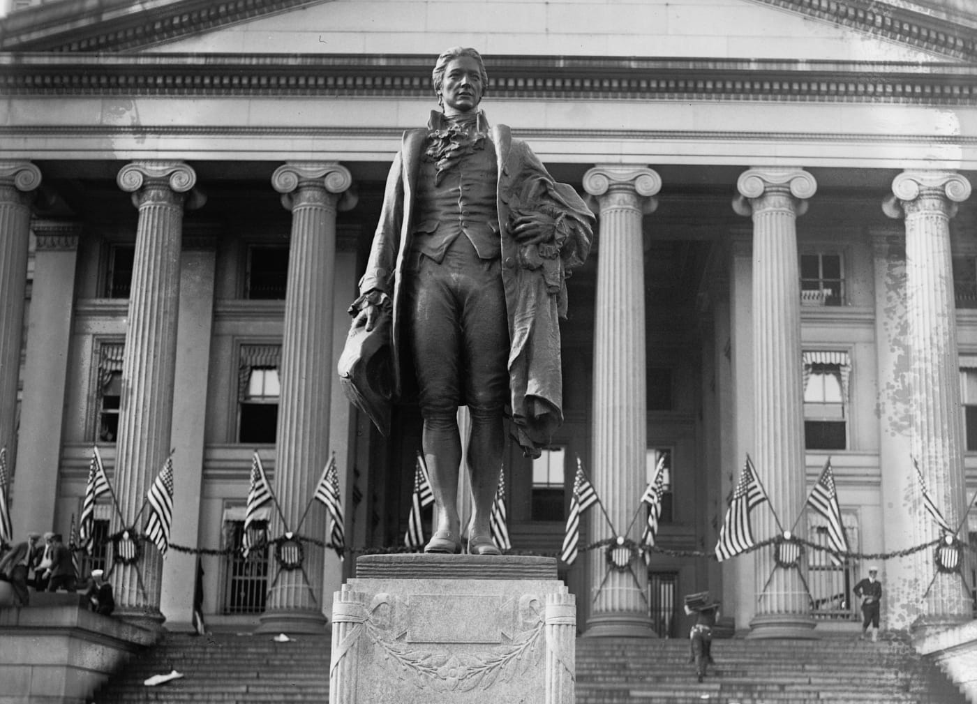 Alexander Hamilton statue next to the Treasury Building in Washington, DC (May 17, 1923) (via Library of Congress/Wikimedia)