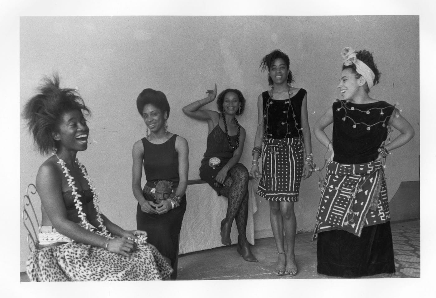 Lorna Simpson, "Rodeo Caldonia (Left to Right: Alva Rogers, Sandye Wilson, Candace Hamilton, Derin Young, Lisa Jones)" (1986), photographic print, 8 x 10 in (courtesy of Lorna Simpson; © 1986 Lorna Simpson)