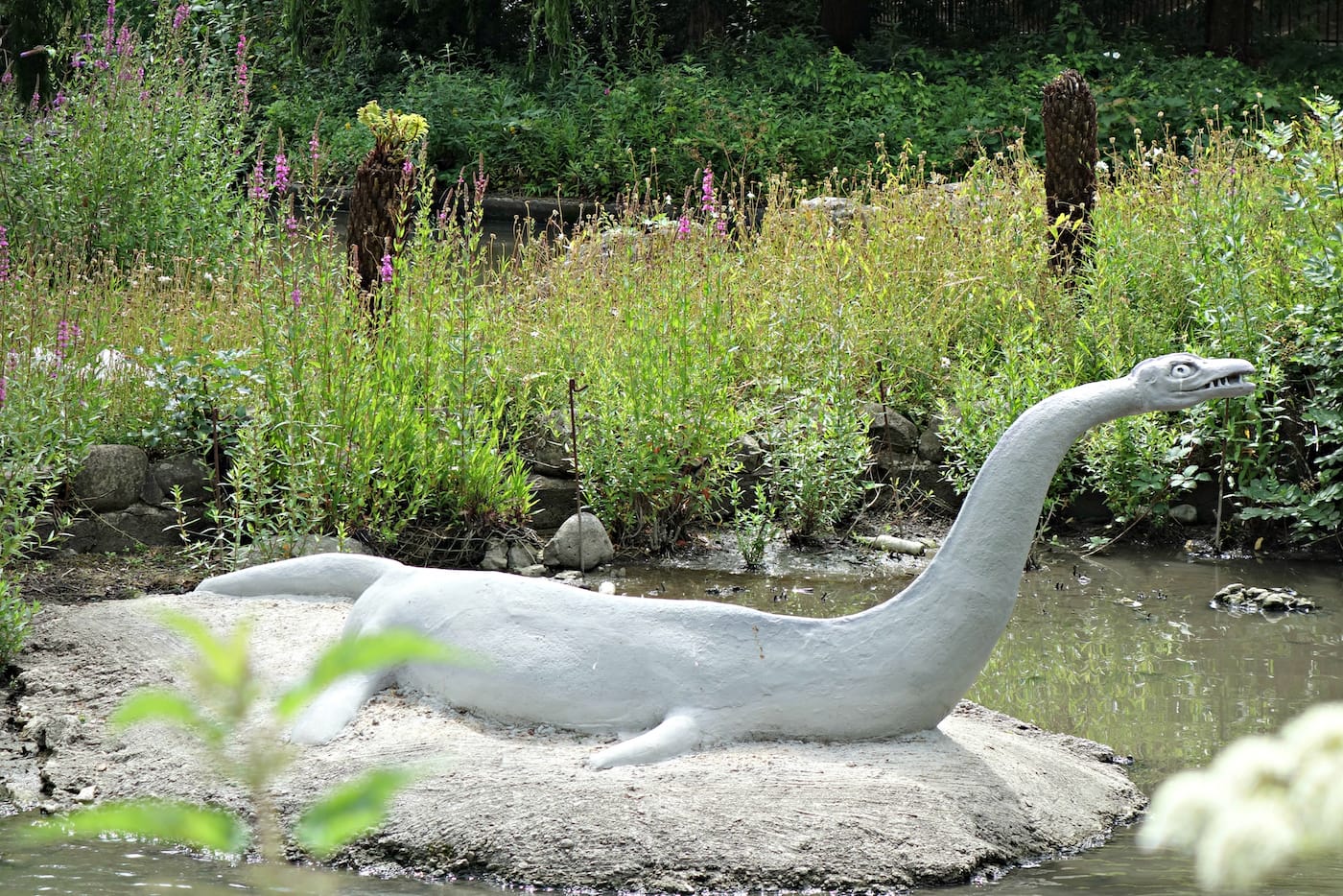 Dinosaur sculptures in Crystal Palace Park, London (photo by the author for Hyperallergic)