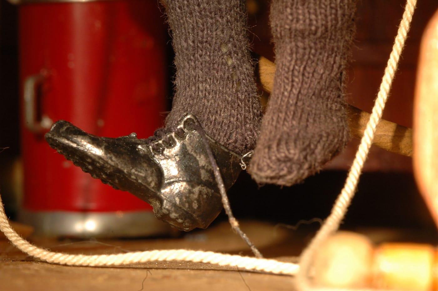 Frances Glessner Lee, "Attic" (detail) (1946-48) (photo by Susan Marks, courtest of <em>Murder in a Nutshel</em> documentary, collection of the Harvard Medical School, Harvard University, and Office of the Chief Medical Examiner, Baltimore)