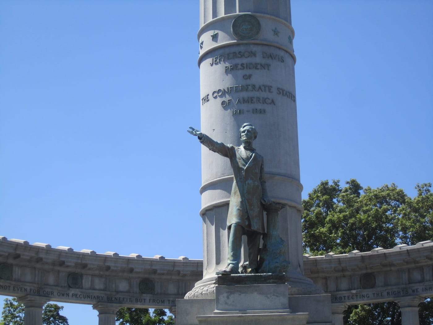 Jefferson Davis Monument on Monument Avenue in Richmond, Virginia (photo by Billy Hathorn, via Wikimedia Commons)