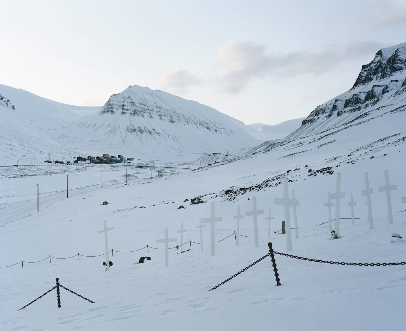 Julia de Cooker, "Cemetery" from <em>Svalbard – An Arcticficial Life</em> (© Julia de Cooker)