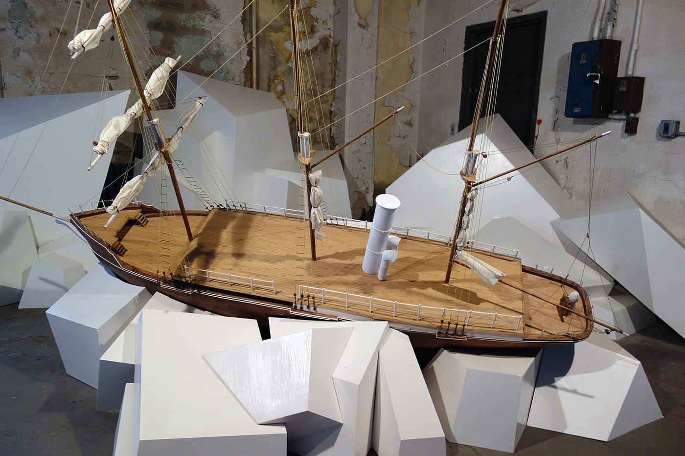 David Grainger, "The Endurance Awaits Release from the Pack Ice" (2013), MDF, wood, foam, wood veneer, string, resin, silk