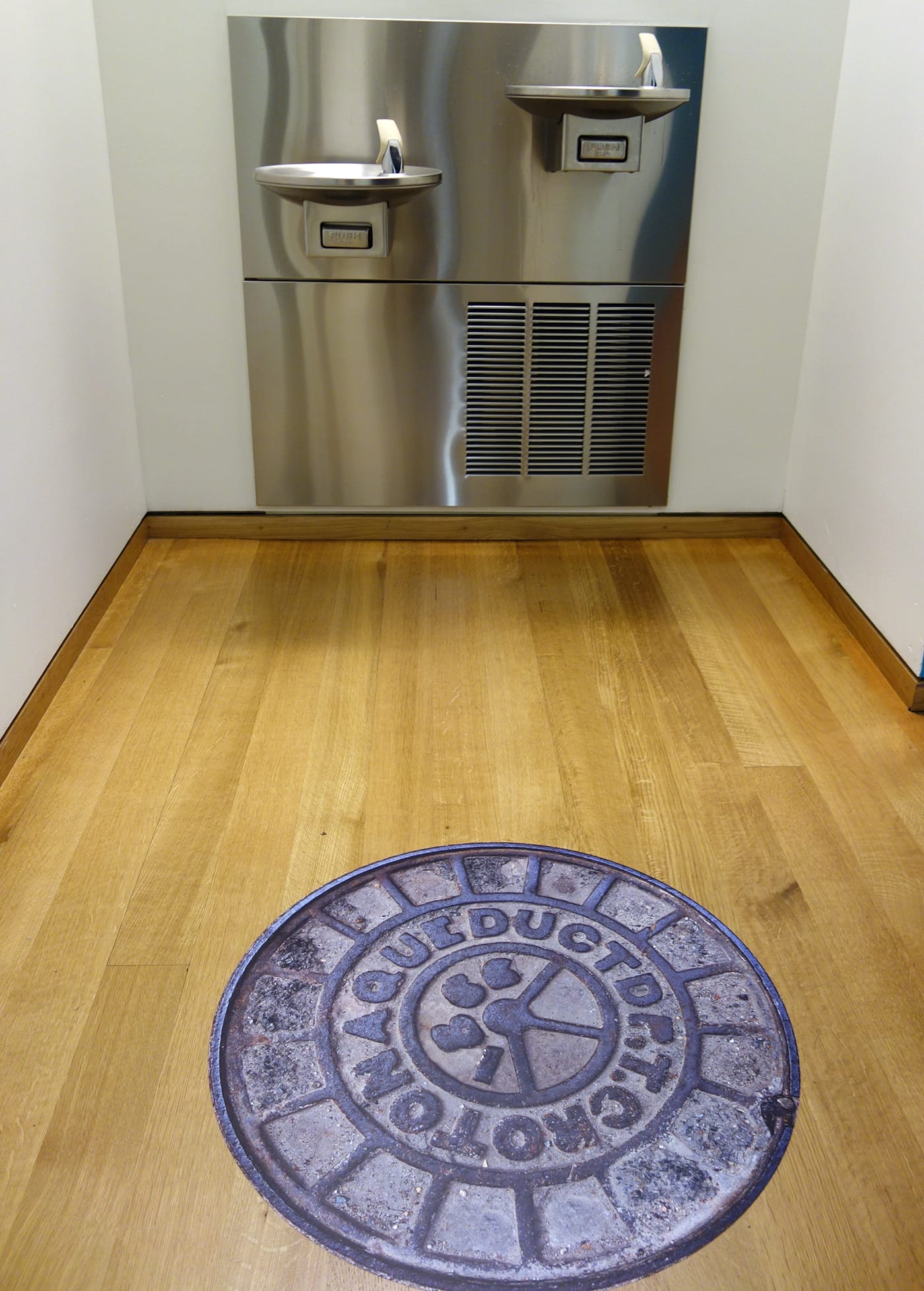 A photograph of a Croton Aqueduct manhole cover in the Museum of the City of New York (photo by the author for Hyperallergic)