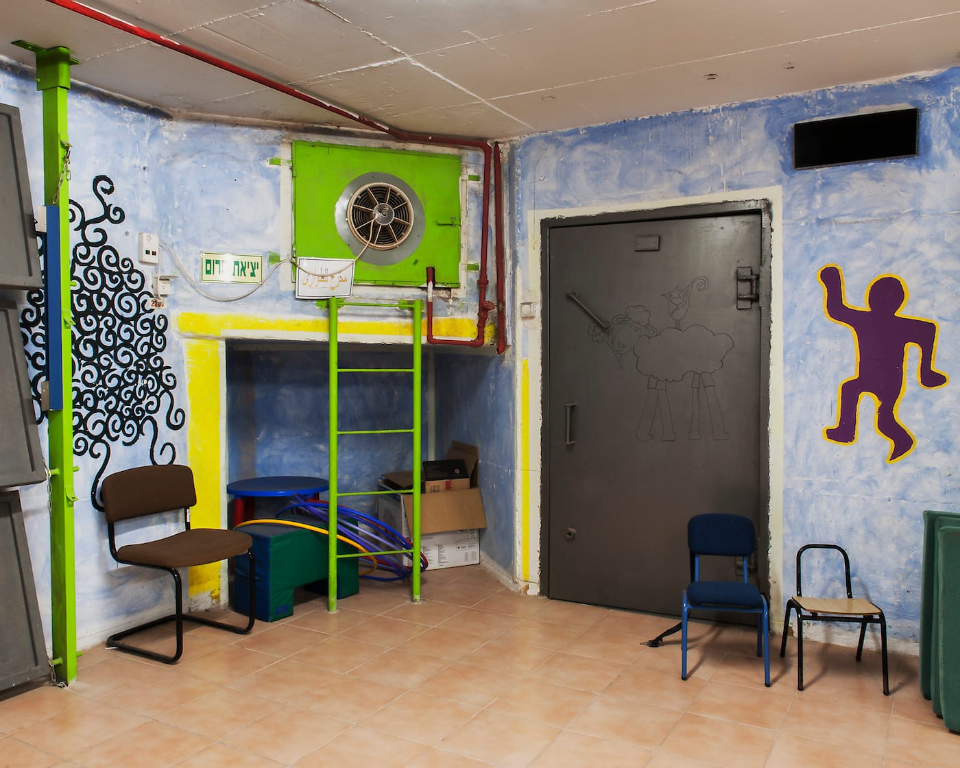 Adam Reynolds, "Children's play area in primary school, Hurfeish" (courtesy the artist and Edition Lammerhuber)