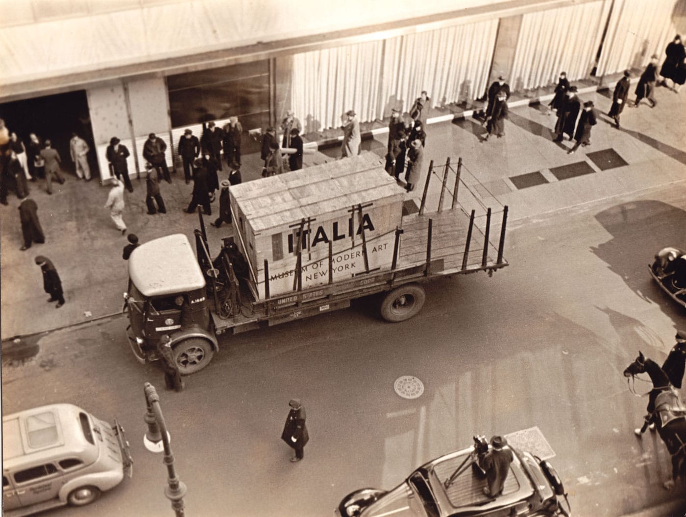 Arrival of the Italian Masters crates at the Museum of Modern Art (Photographic Archive, MoMA Activities) (courtesy Esopus)