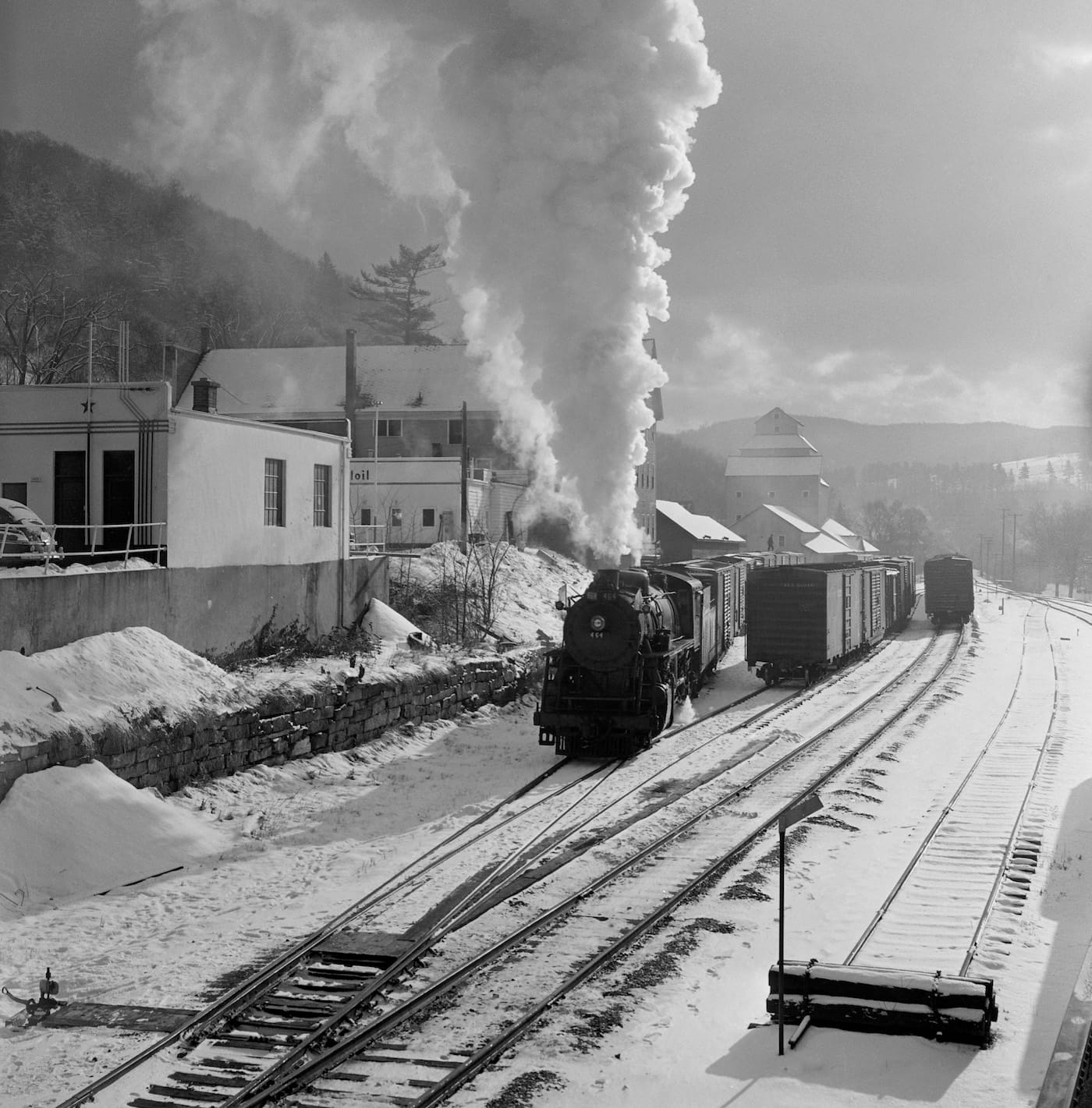 Jim Shaughnessy, "Central Vermont local freight switches cars in wintry scene, Bethel, Vermont" (1955) (courtesy the artist and Thames & Hudson)